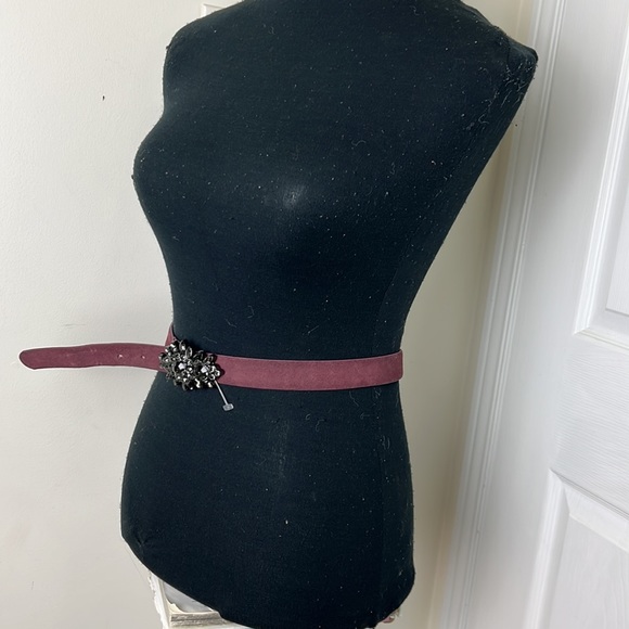 Loft Suede Leather Rhinestones Buckle Burgundy Belt Size Medium - Picture 4 of 16